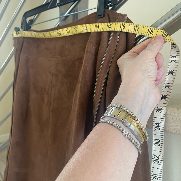 VINTAGE ICEBERG elegant BROWN Swede zippers SKIRT - Picture 2 of 16